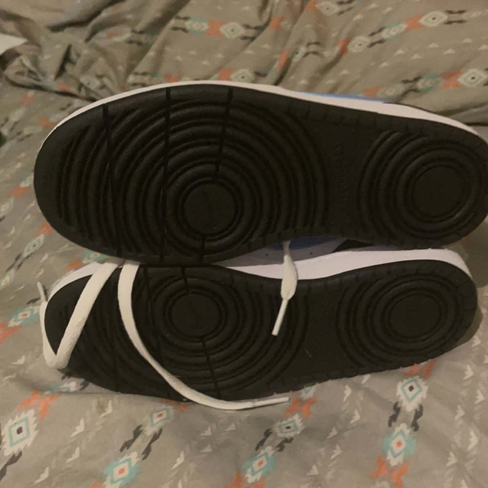 Nikes - Picture 4 of 10